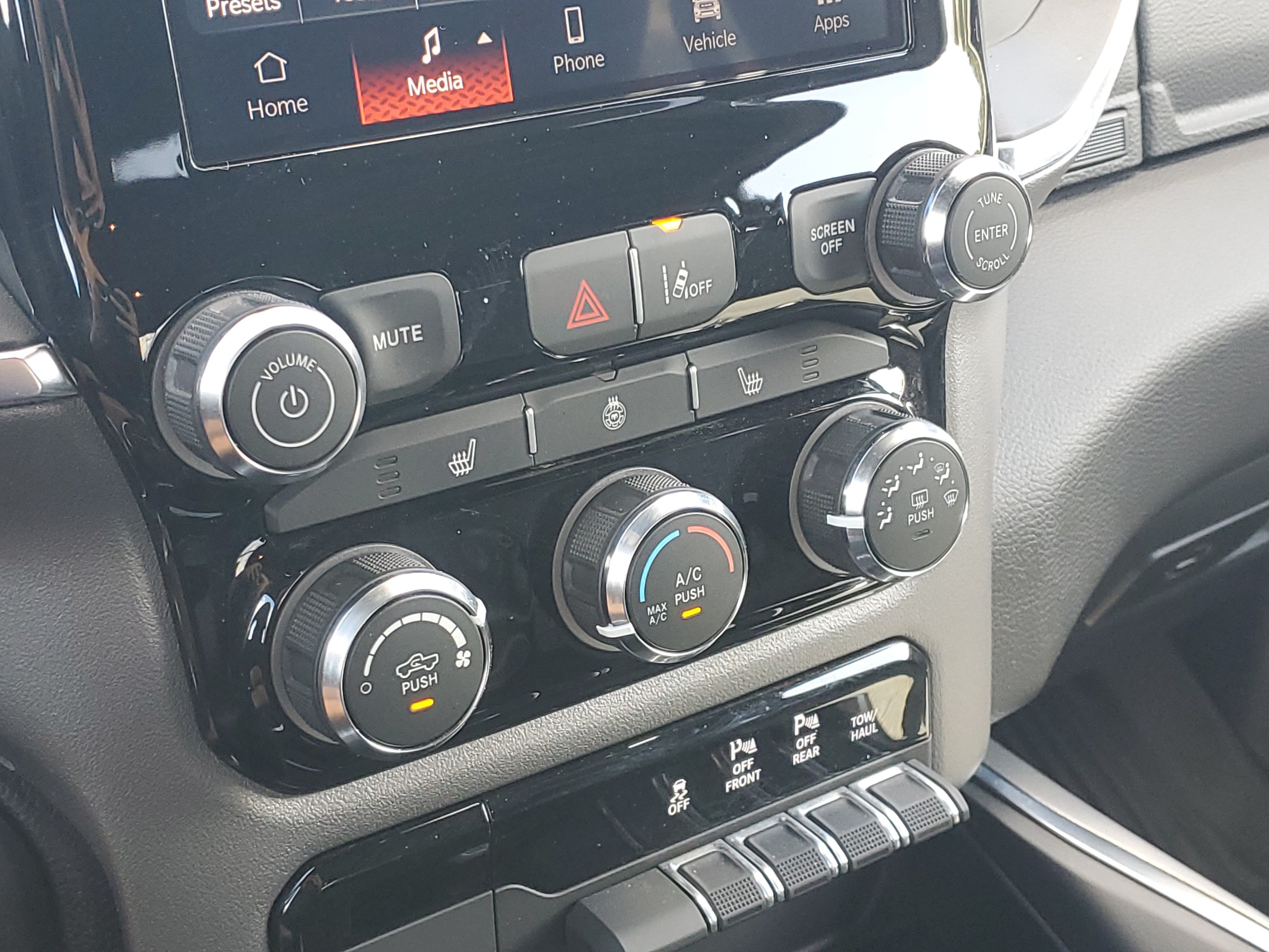 Used 2025 RAM 1500 Big Horn AWD/4WD image 30