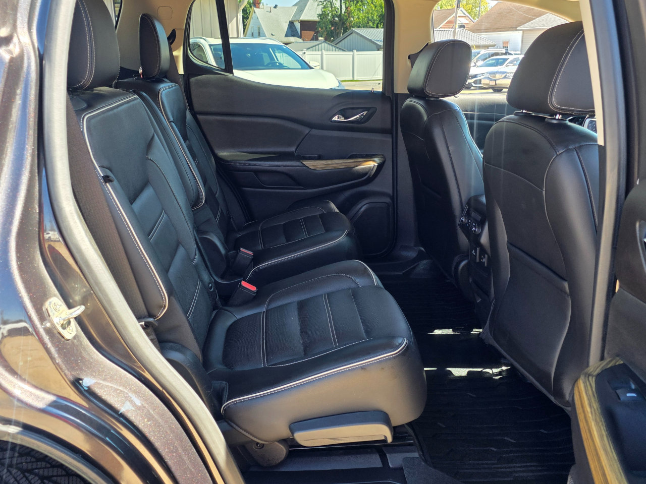 Used 2019 GMC Acadia Denali image 28