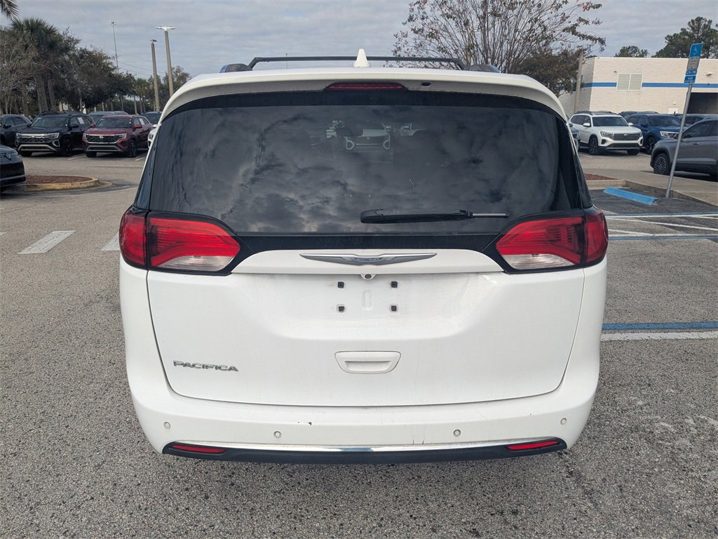 Used 2017 Chrysler Pacifica Touring-L Plus image 11