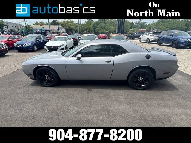 Used 2013 Dodge Challenger SXT Plus RWD image 2