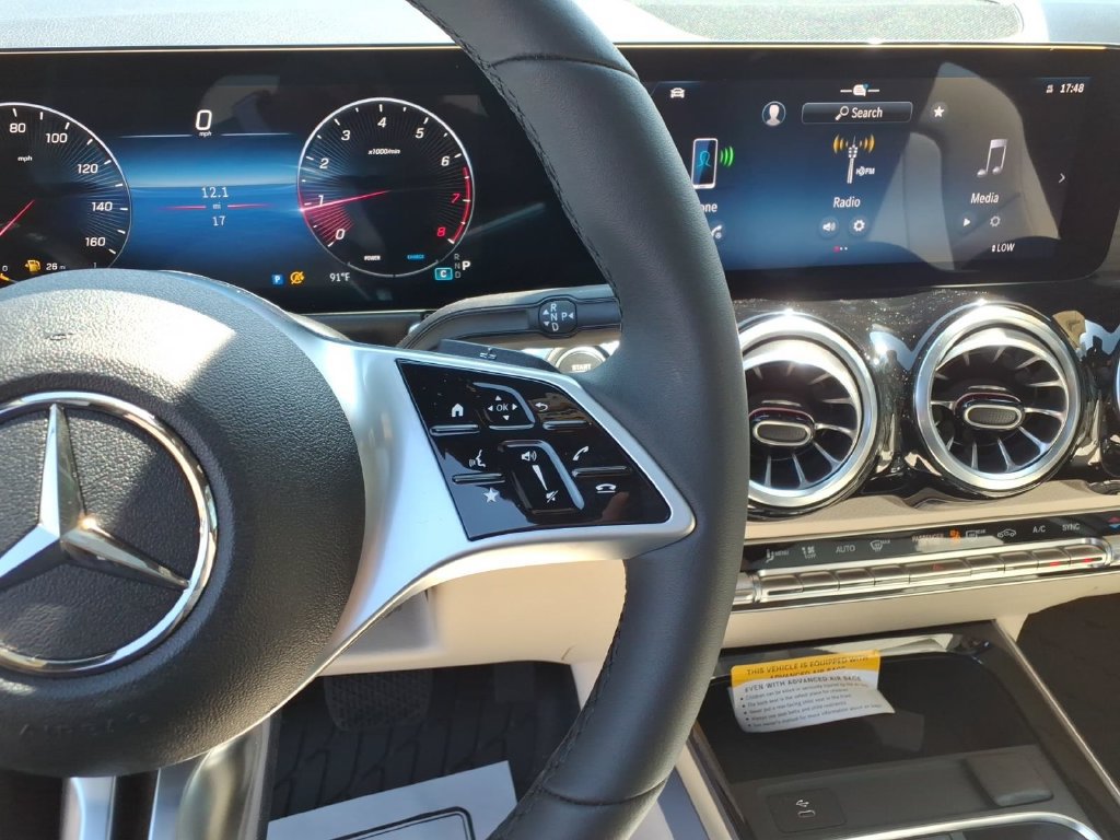 New 2026 Mercedes-Benz GLB 250 4MATIC image 21