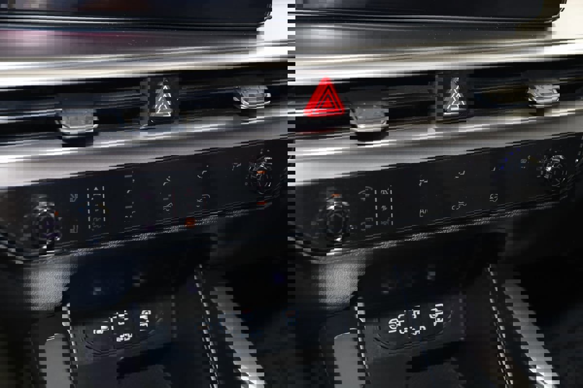 Used 2025 Kia Sorento LX image 28