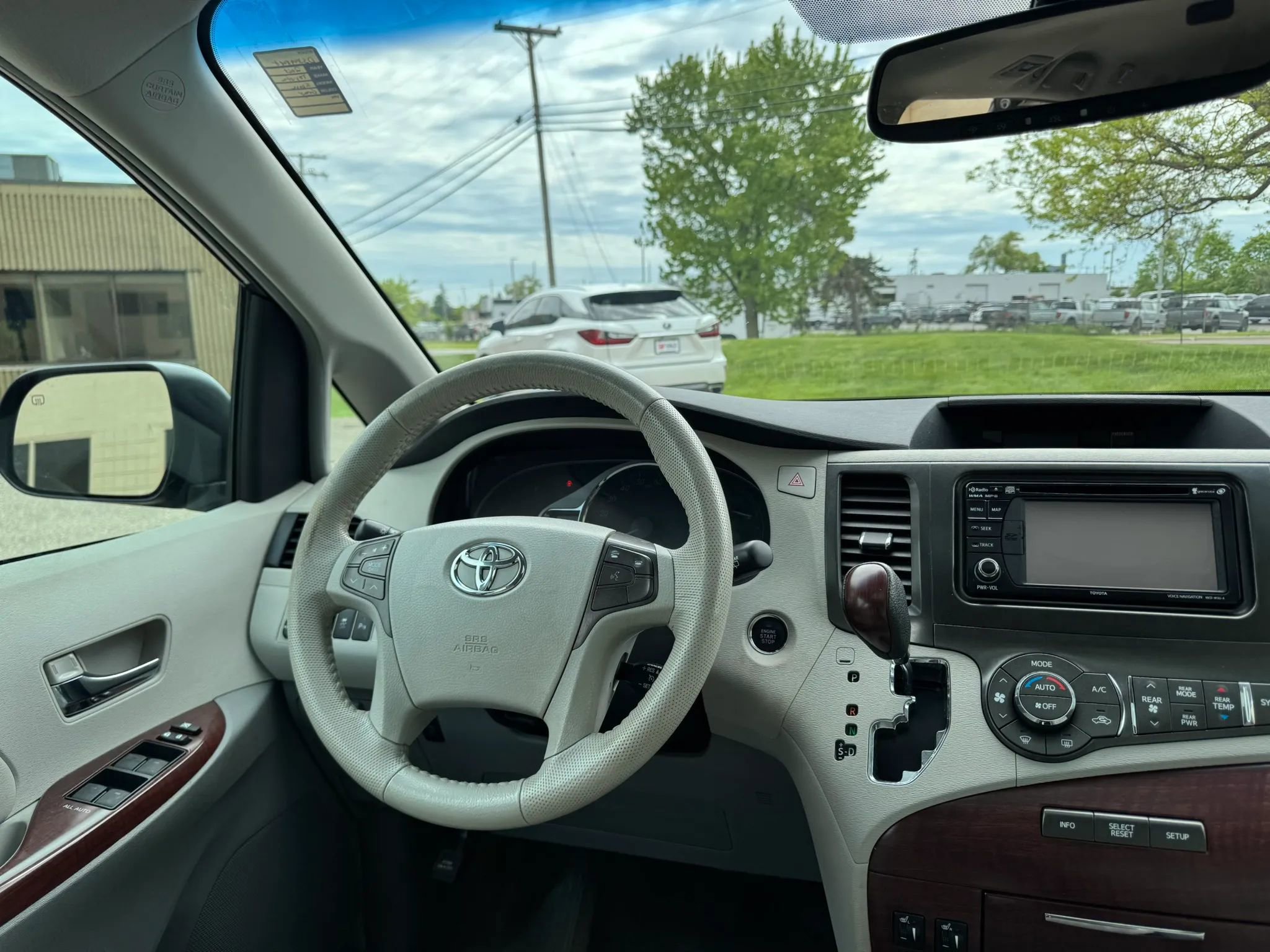 Used 2013 Toyota Sienna XLE FWD image 16
