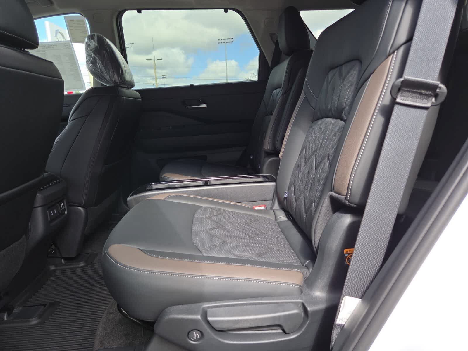 New 2026 Nissan Pathfinder Platinum FWD image 5