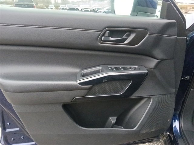 Used 2024 Nissan Pathfinder SV image 11