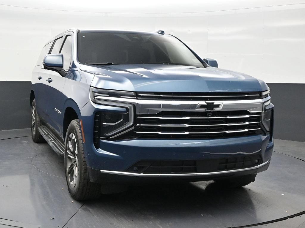 Used 2025 Chevrolet Suburban LT w/ Comfort Package RWD image 7