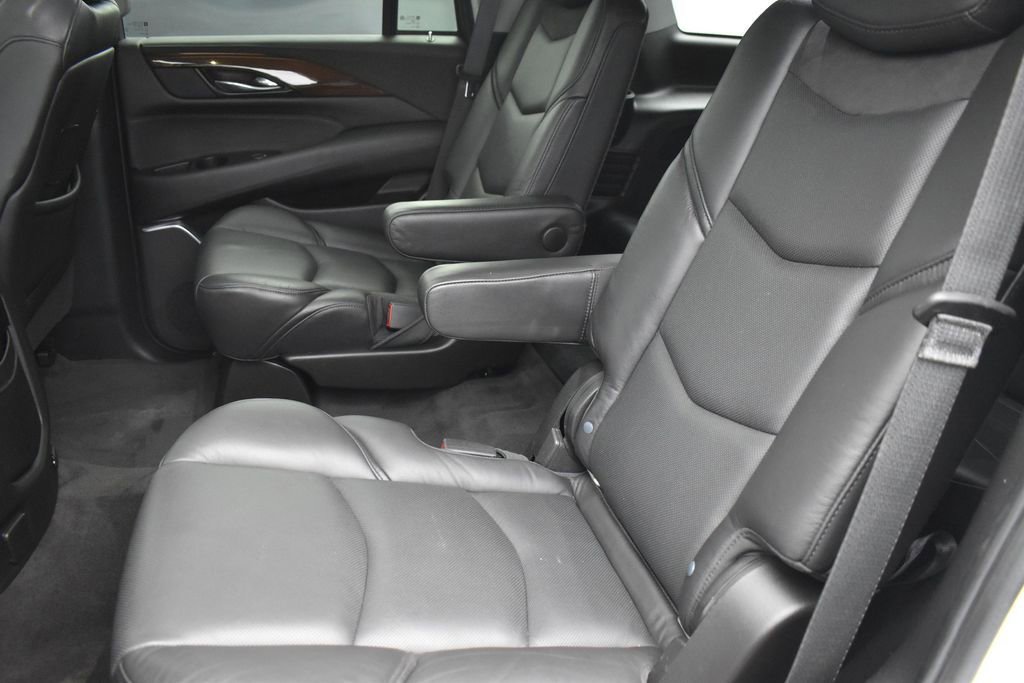 Used 2020 Cadillac Escalade Luxury w/ LPO, Radiant Package AWD/4WD image 28
