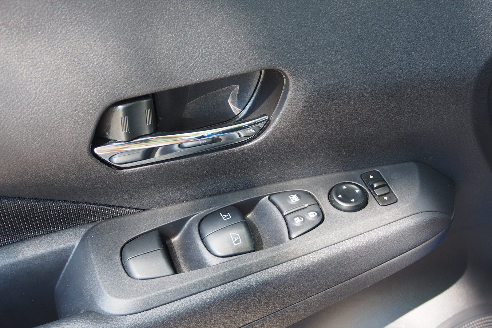 Used 2024 Nissan Kicks SV FWD image 19