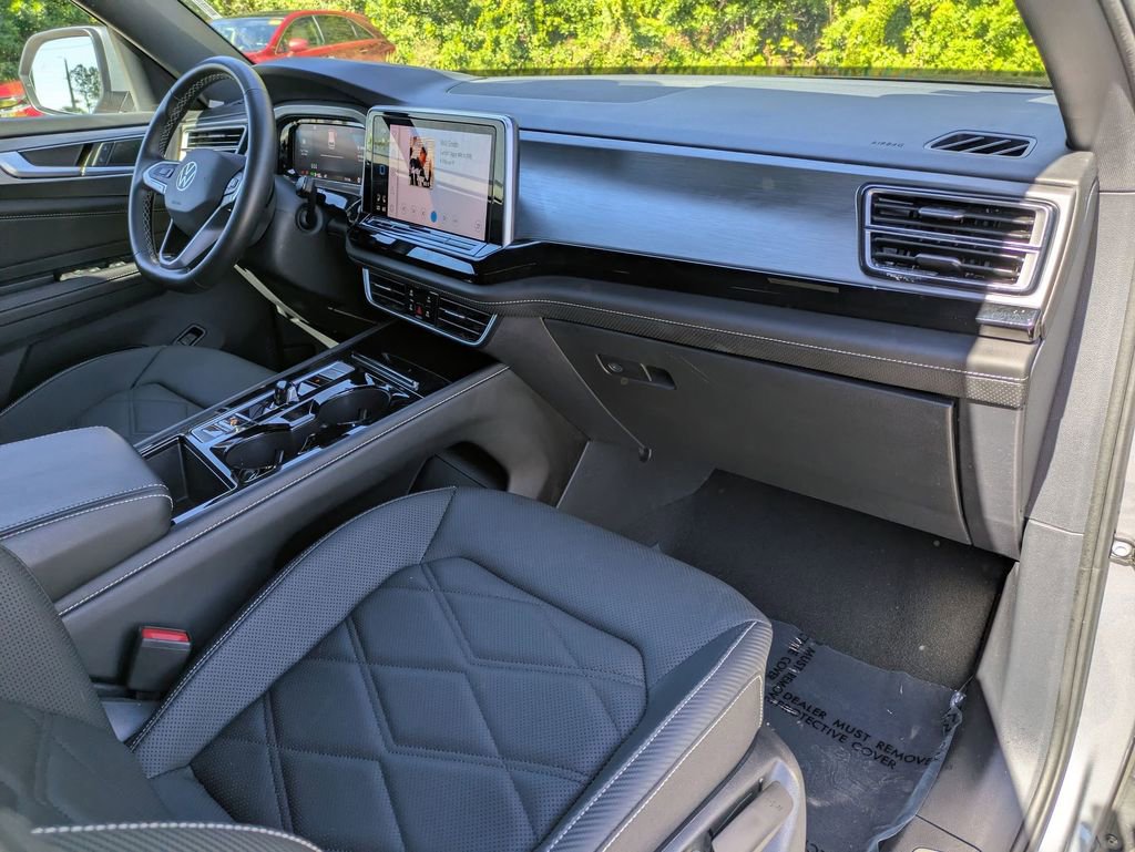 Used 2025 Volkswagen Atlas Cross Sport SE image 32