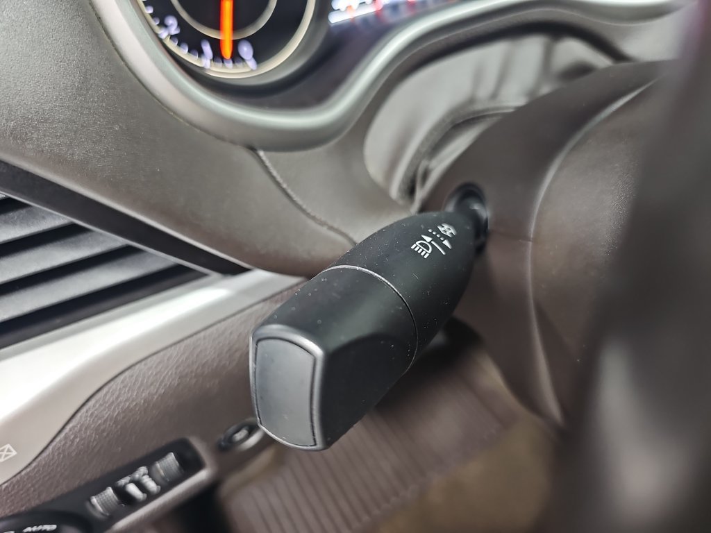 Used 2017 Jeep Cherokee Overland w/ Technology Group AWD/4WD image 28