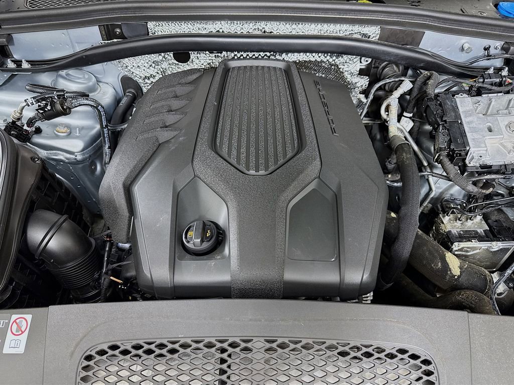 Certified 2025 Porsche Macan image 34