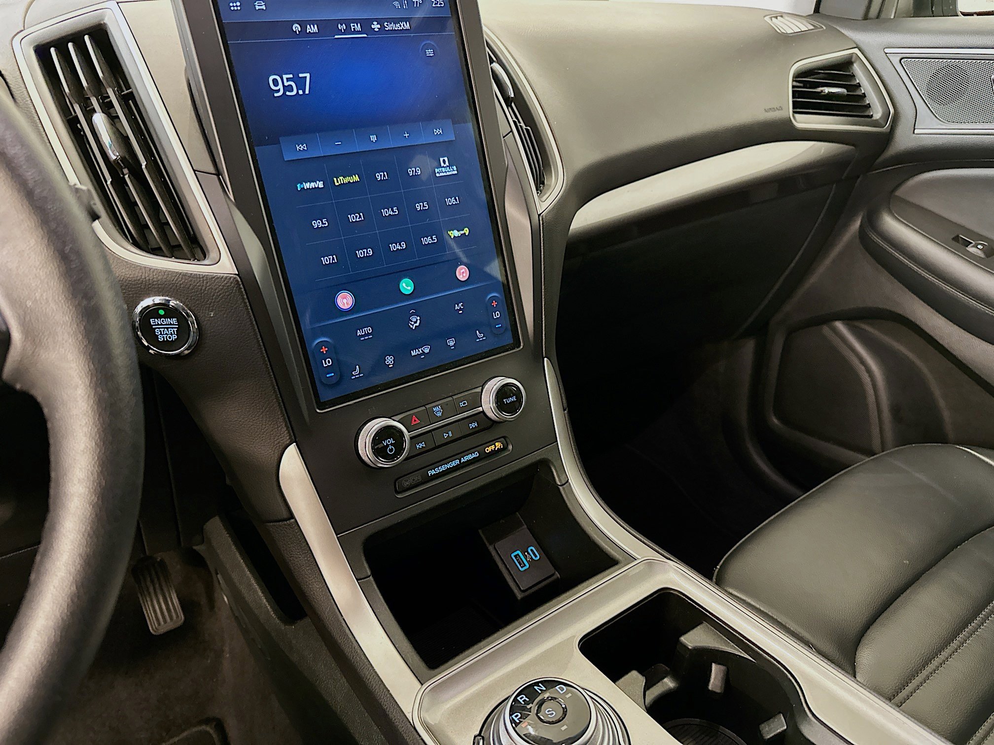 Used 2024 Ford Edge SEL image 25