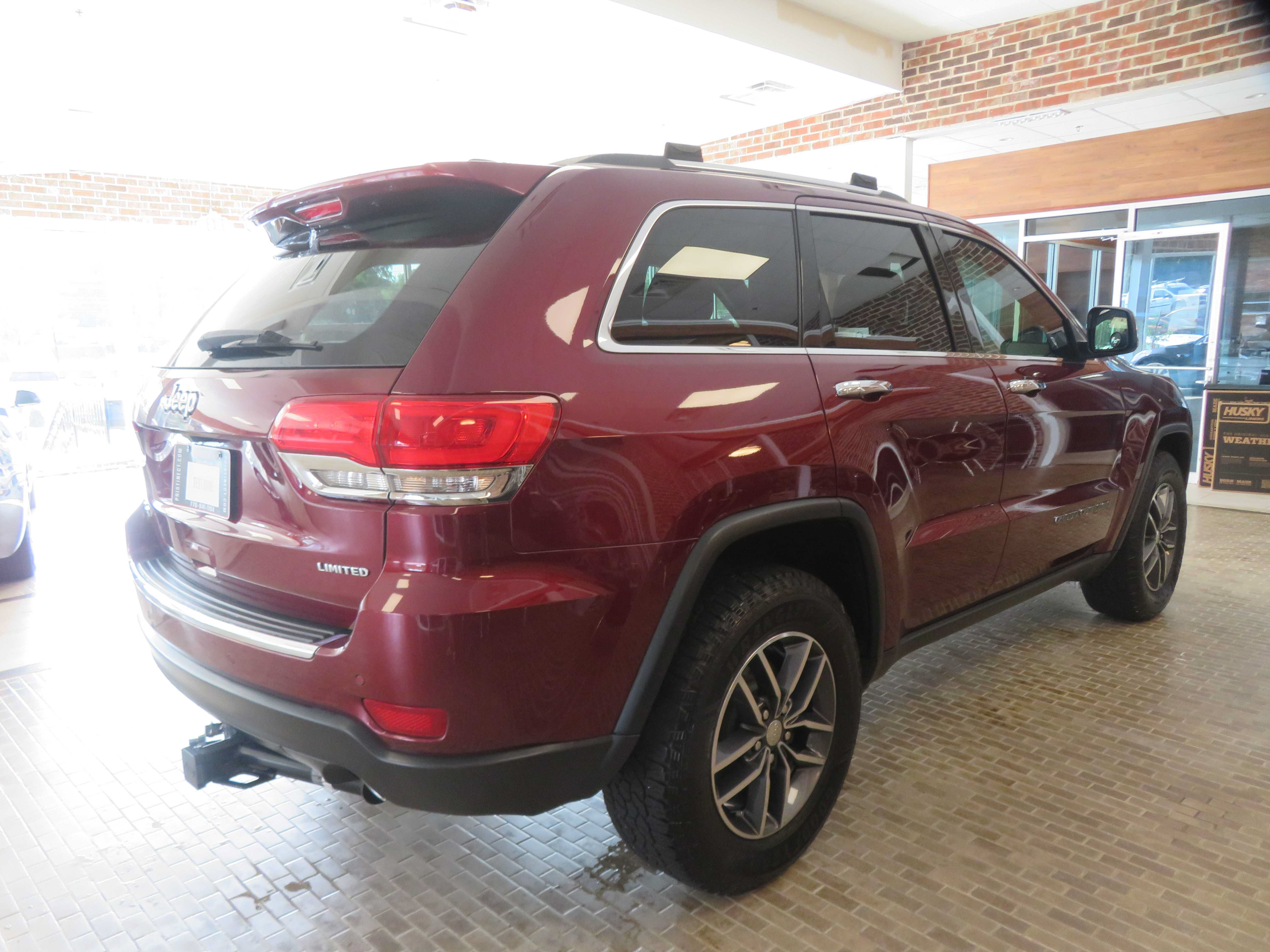 Used 2017 Jeep Grand Cherokee Limited AWD/4WD image 4
