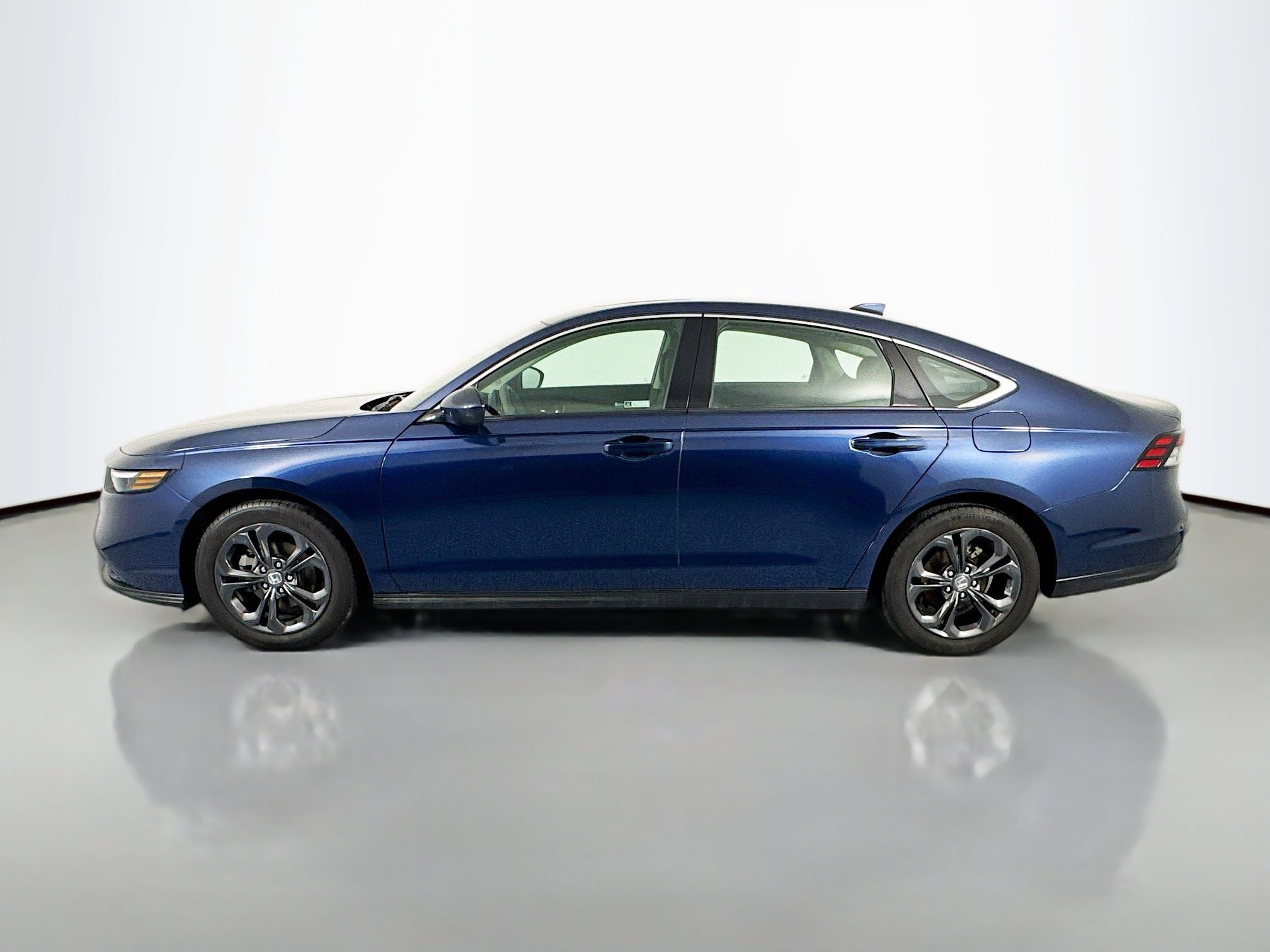 Certified 2023 Honda Accord EX image 8