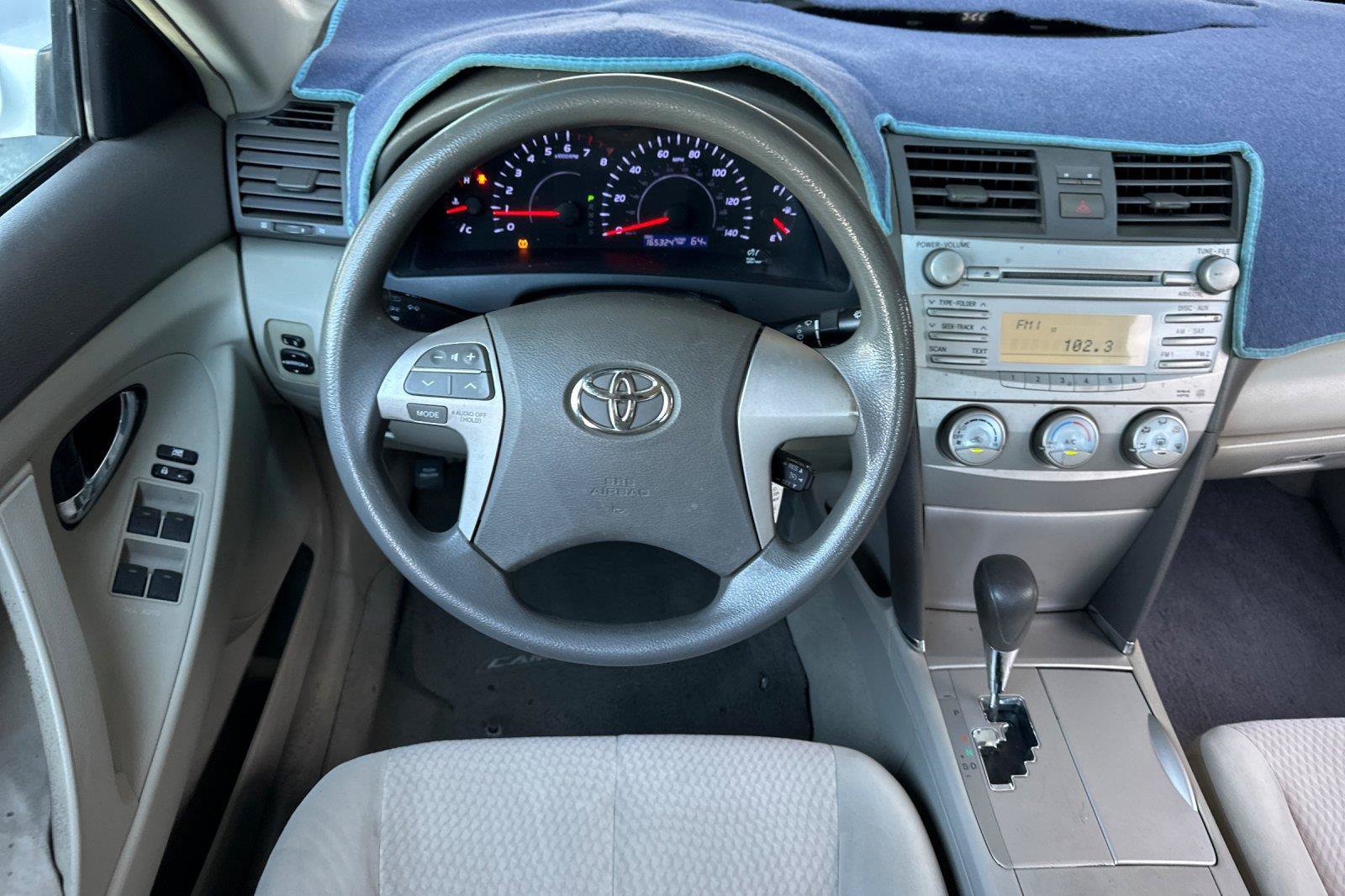 Used 2010 Toyota Camry LE FWD image 13