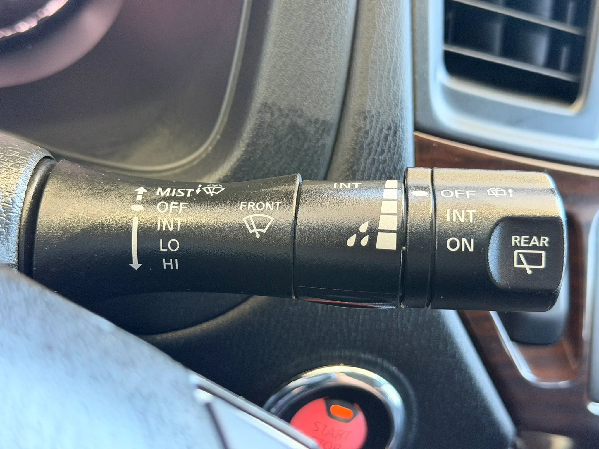 Used 2015 Nissan Pathfinder SL w/ SL Tech Package FWD image 13