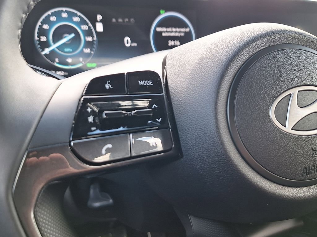 New 2025 Hyundai Elantra SEL image 16