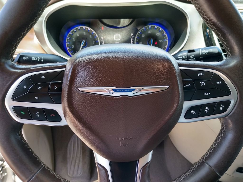 Used 2019 Chrysler Pacifica Touring-L Plus w/ Advanced Safetytec Group FWD image 31