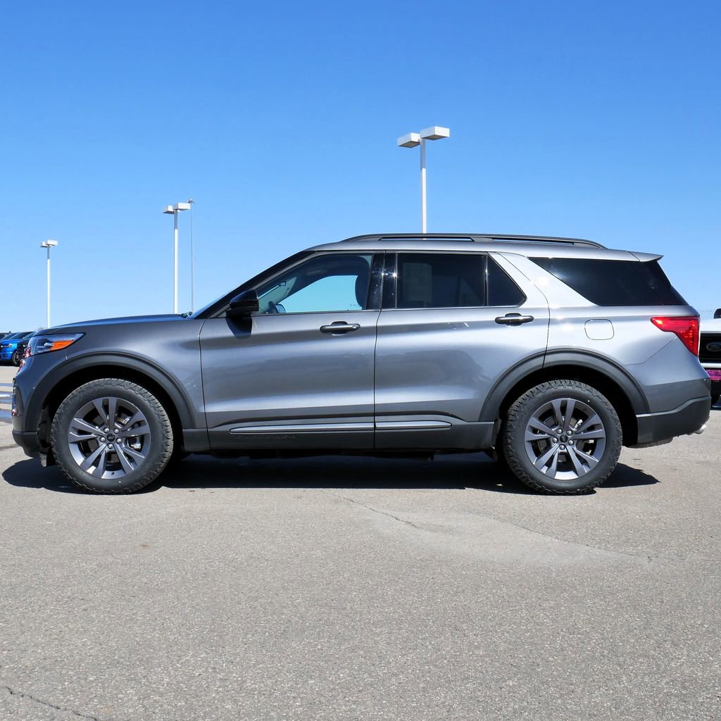 Used 2023 Ford Explorer XLT w/ Equipment Group 202A image 8