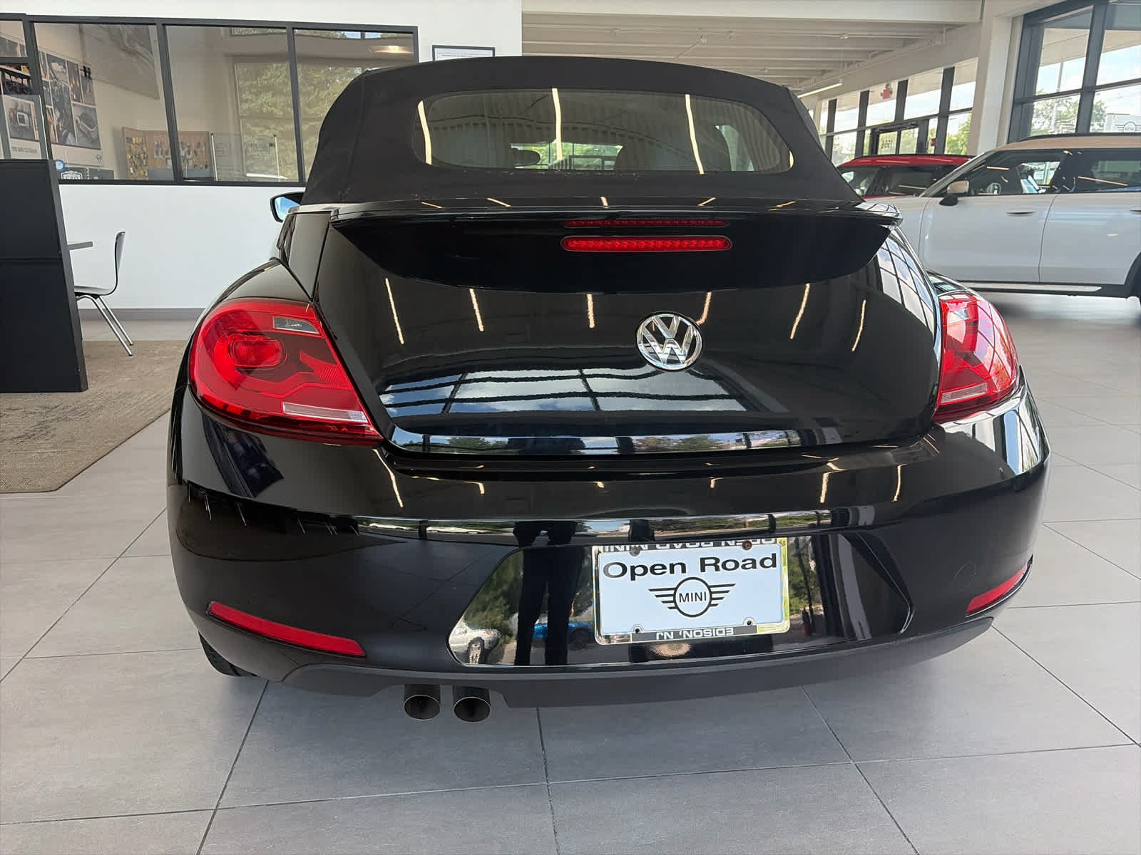 Used 2014 Volkswagen Beetle 2.5 FWD image 6