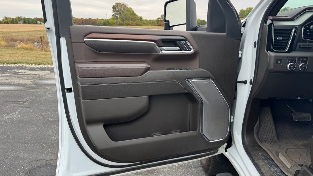 Used 2024 GMC Sierra 2500 Denali w/ Technology Package AWD/4WD image 10