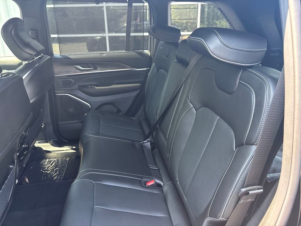 New 2025 Jeep Grand Cherokee Overland w/ Adv Protech Group III image 15