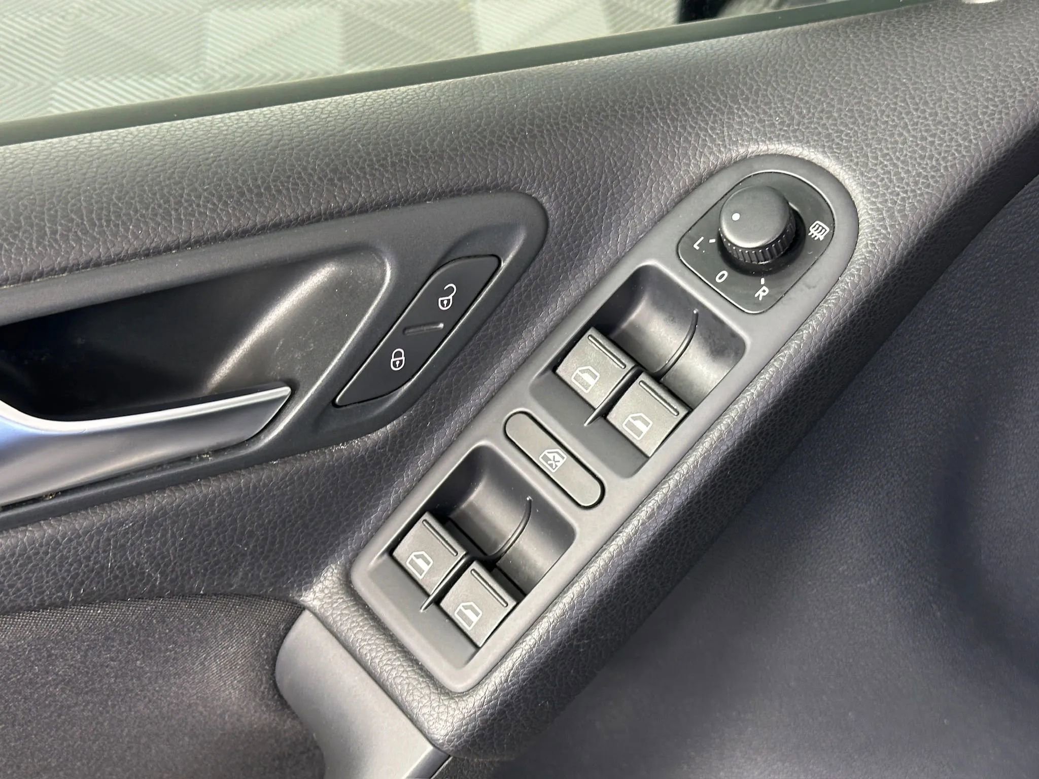 Used 2013 Volkswagen Golf 4-Door image 17