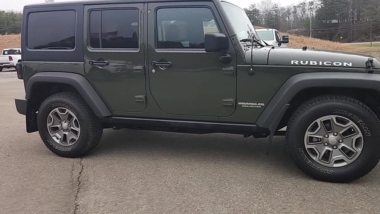 Used 2015 Jeep Wrangler Unlimited Rubicon w/ Connectivity Group image 9