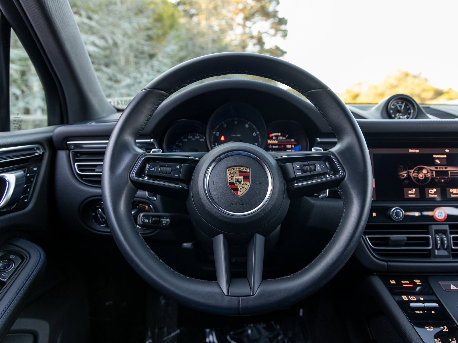 Certified 2024 Porsche Macan image 28