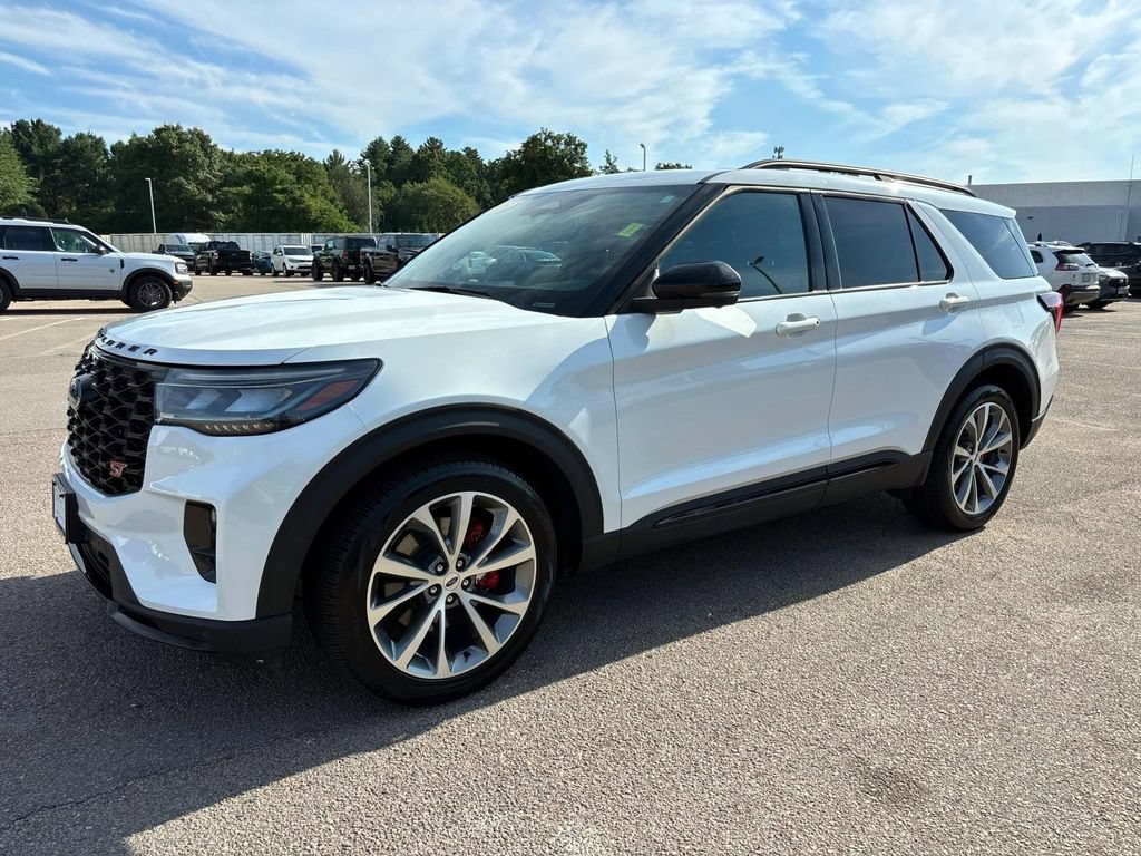 Used 2025 Ford Explorer ST AWD/4WD image 6