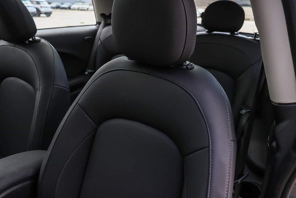 Used 2023 MINI Cooper 2-Door Hardtop FWD image 32