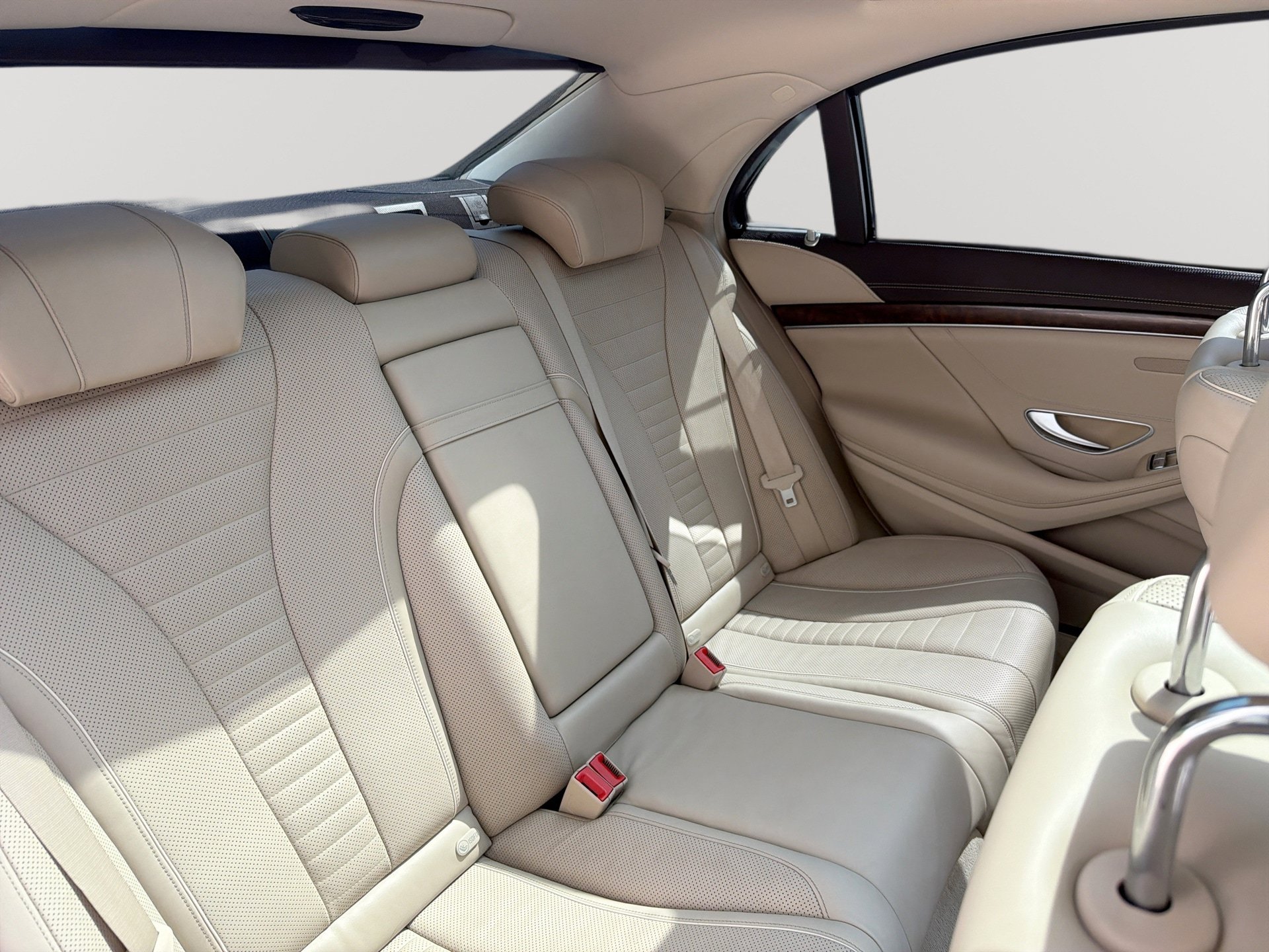Used 2015 Mercedes-Benz S 550 Sedan w/ Sport Package image 26