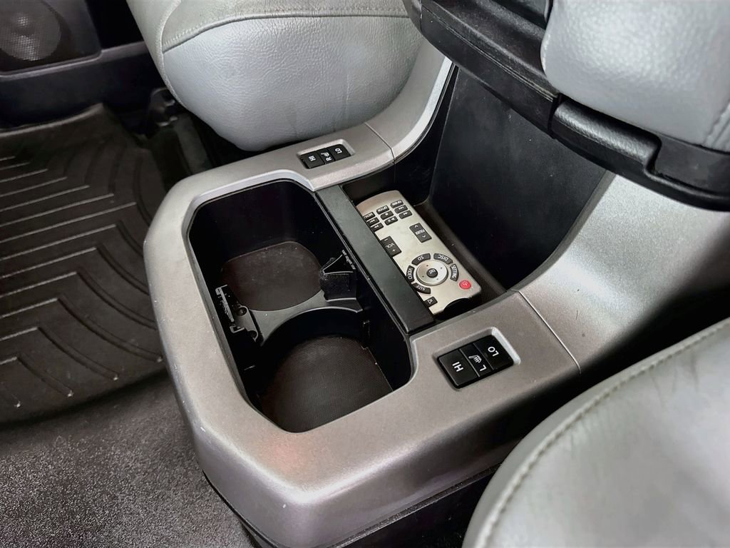 Used 2016 Toyota Sequoia Platinum AWD/4WD image 32
