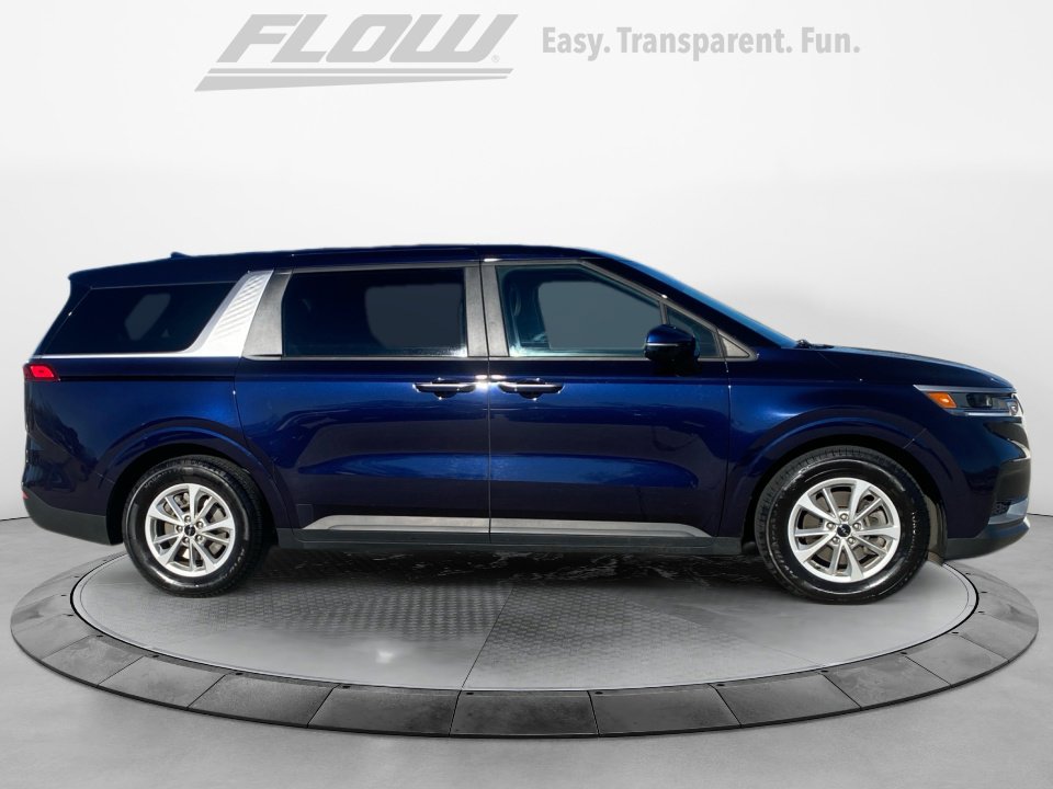 Used 2023 Kia Carnival LX image 9
