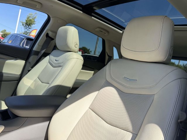 Certified 2023 Cadillac XT5 Premium Luxury w/ Technology Package AWD/4WD image 9