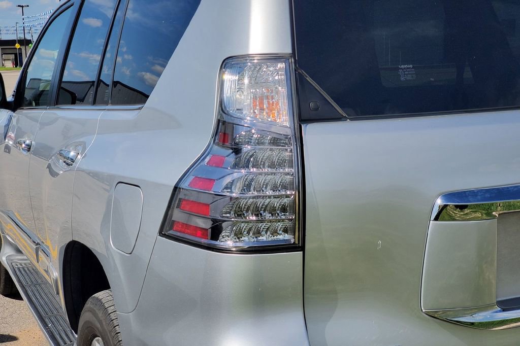 Used 2018 Lexus GX 460 Premium w/ Premium Package AWD/4WD image 7