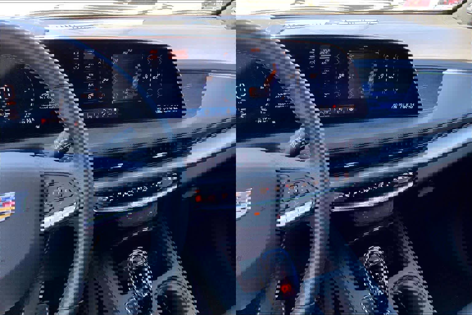 Used 2025 Cadillac XT4 Sport w/ Technology Package image 6