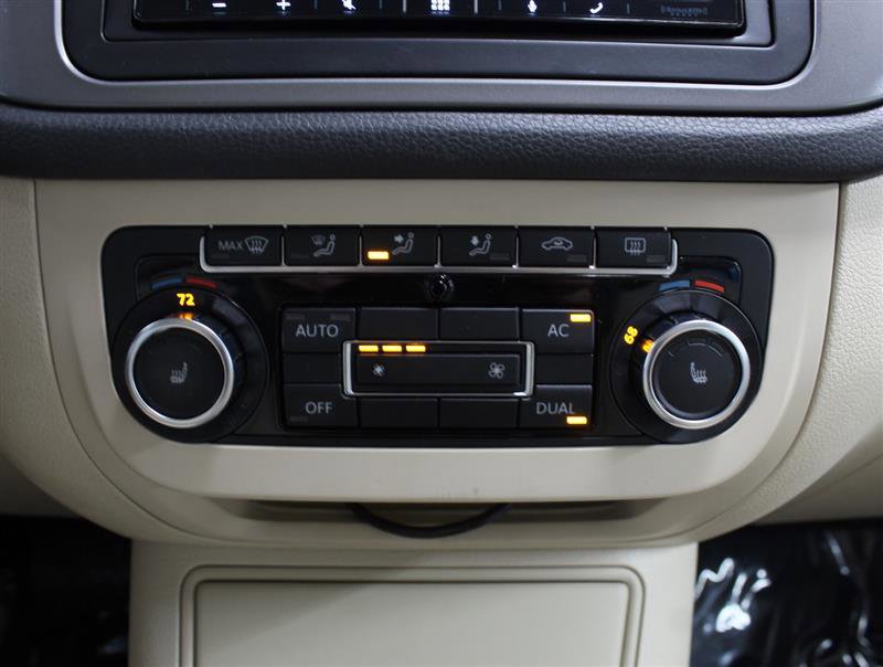 Used 2010 Volkswagen Tiguan SE image 12