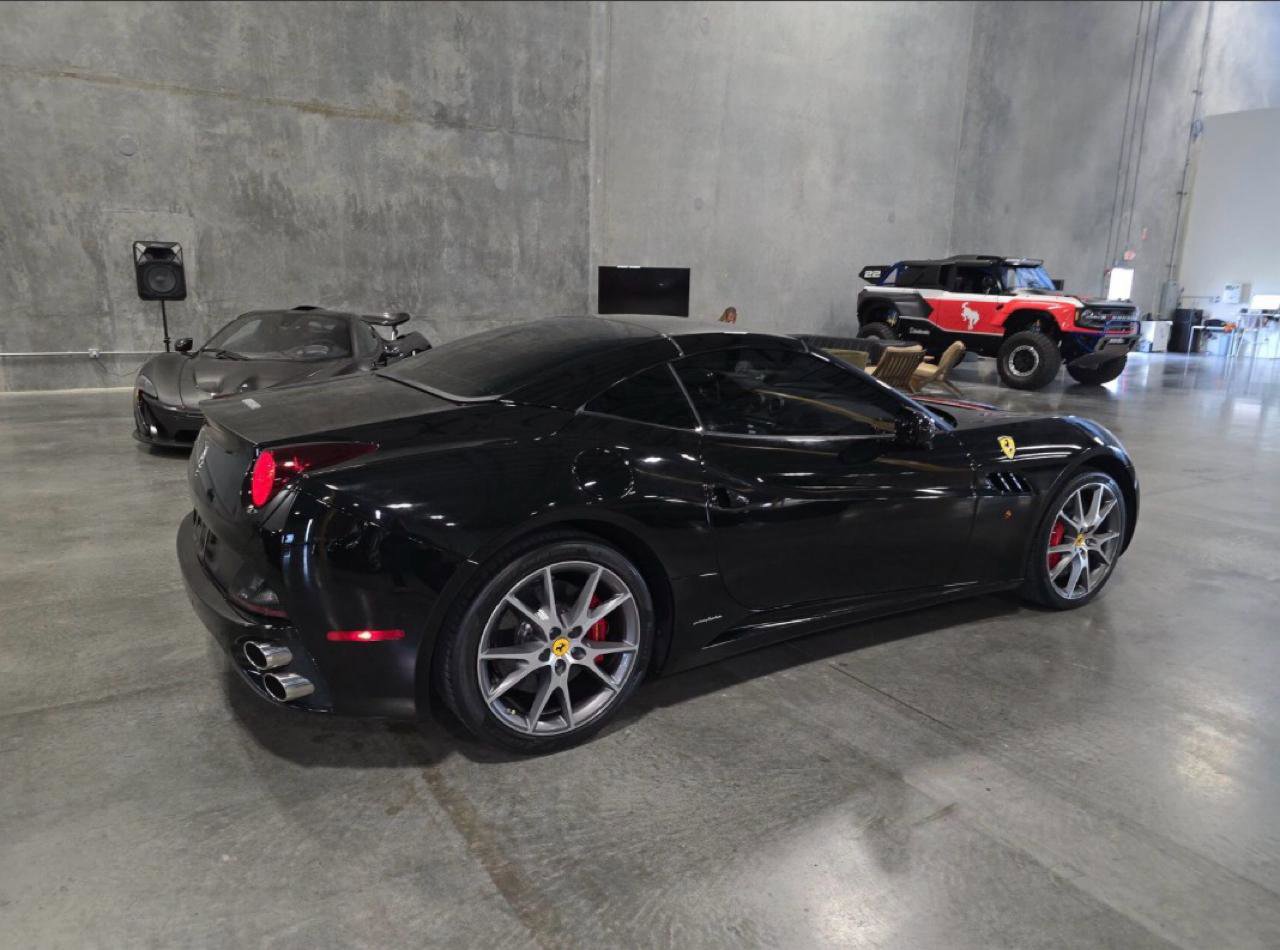 Used 2012 Ferrari California RWD image 2