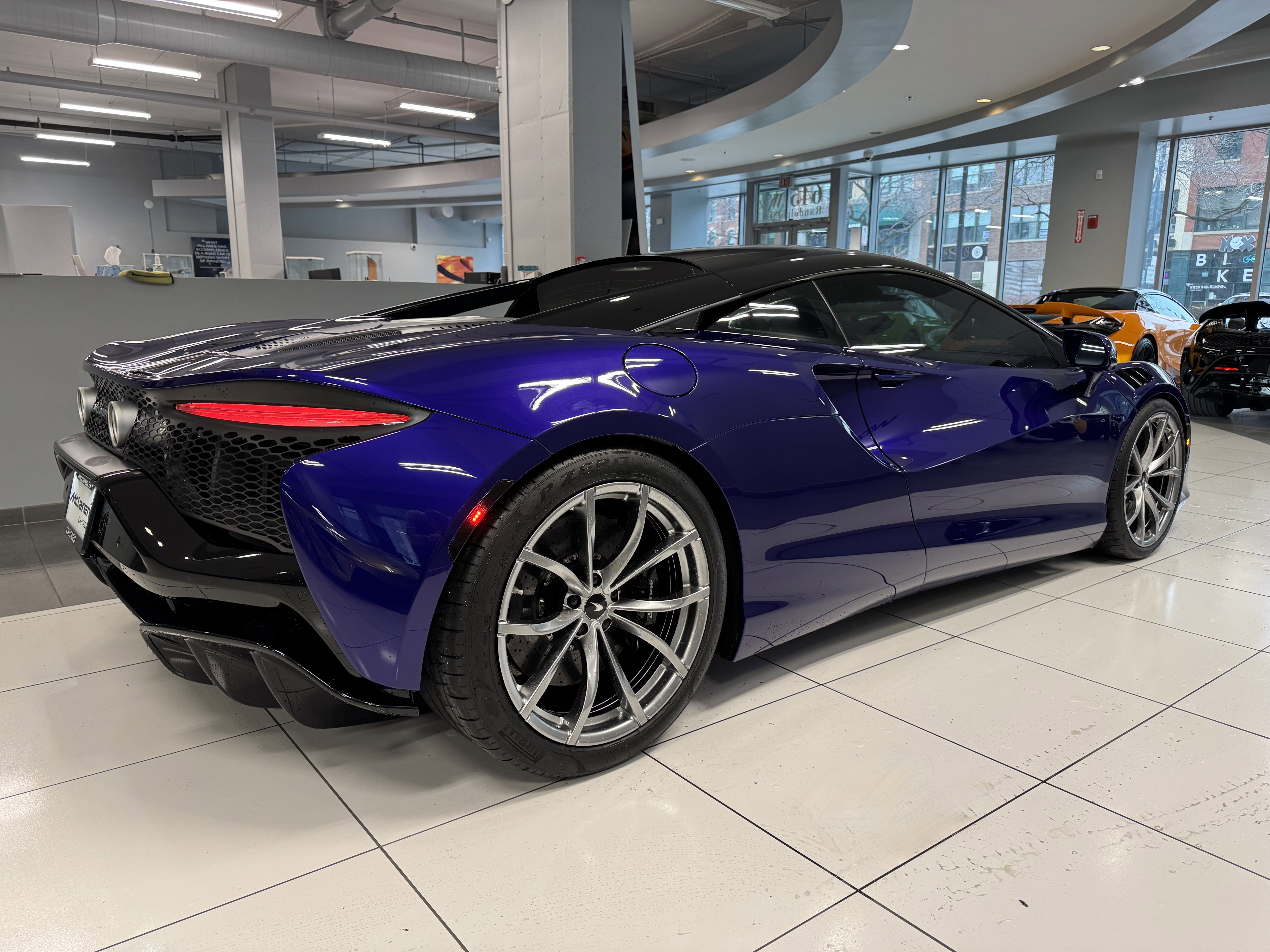 Used 2023 McLaren Artura image 5