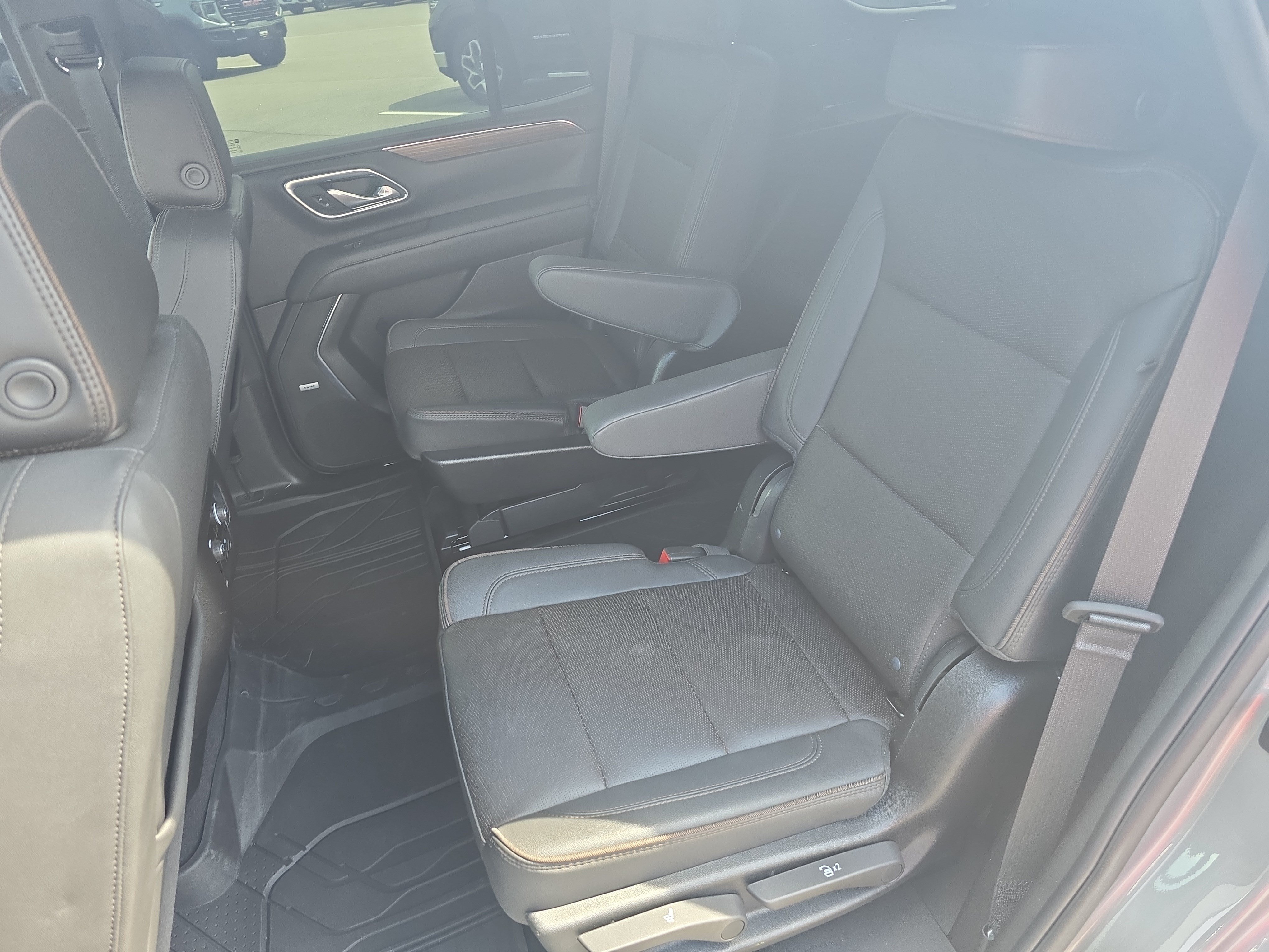Used 2023 Chevrolet Tahoe High Country w/ Premium Package 2 AWD/4WD image 15