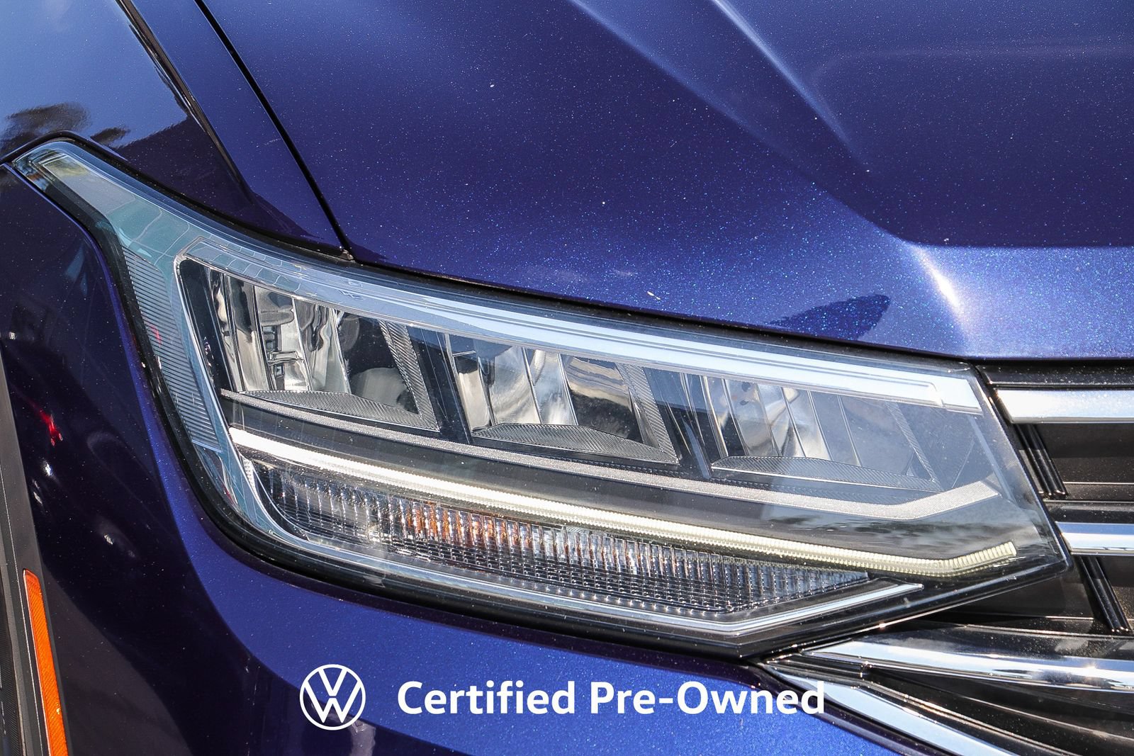 Used 2023 Volkswagen Tiguan SE w/ Panoramic Sunroof Package FWD image 5
