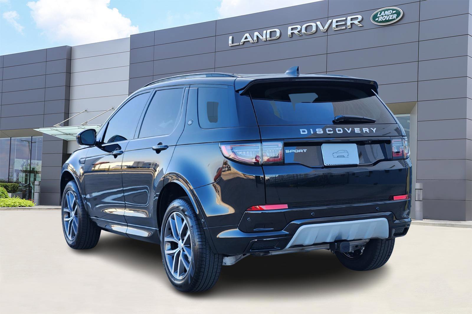 New 2025 Land Rover Discovery Sport S image 4