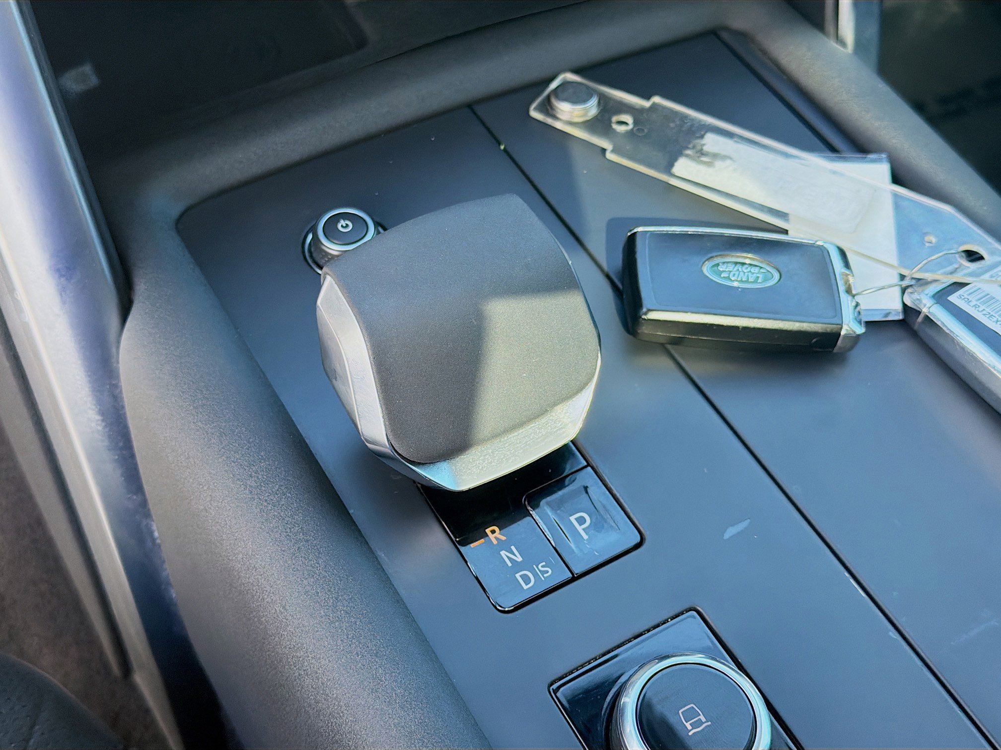 Used 2023 Land Rover Discovery S image 13