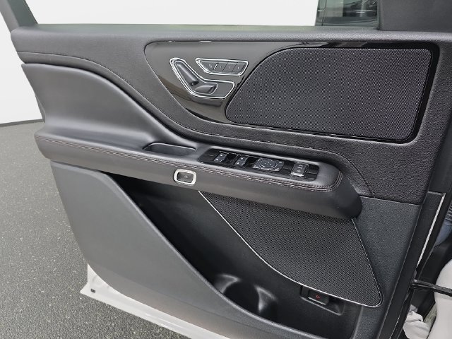 Certified 2023 Lincoln Aviator AWD image 24
