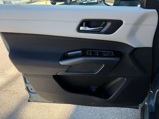 New 2026 Nissan Pathfinder SL image 18