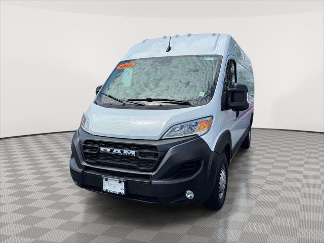Used 2025 RAM ProMaster 2500 w/ Convenience Group FWD image 3