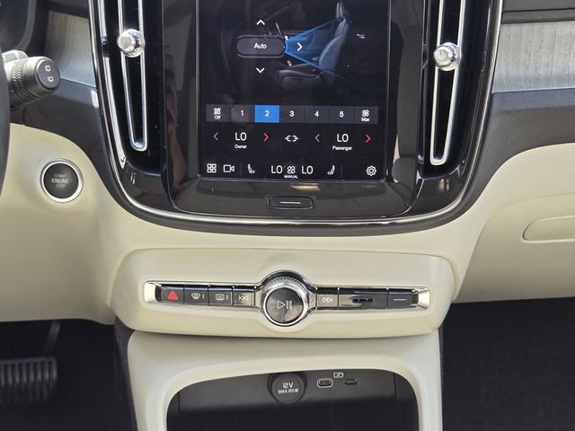 Used 2023 Volvo XC40 B4 Plus w/ Protection Package image 20