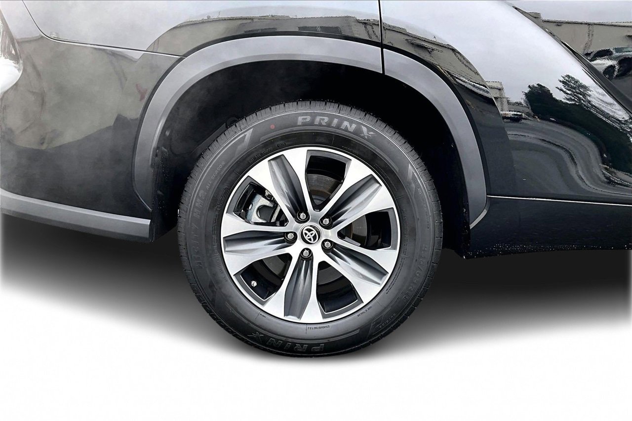 Used 2023 Toyota Highlander L image 34