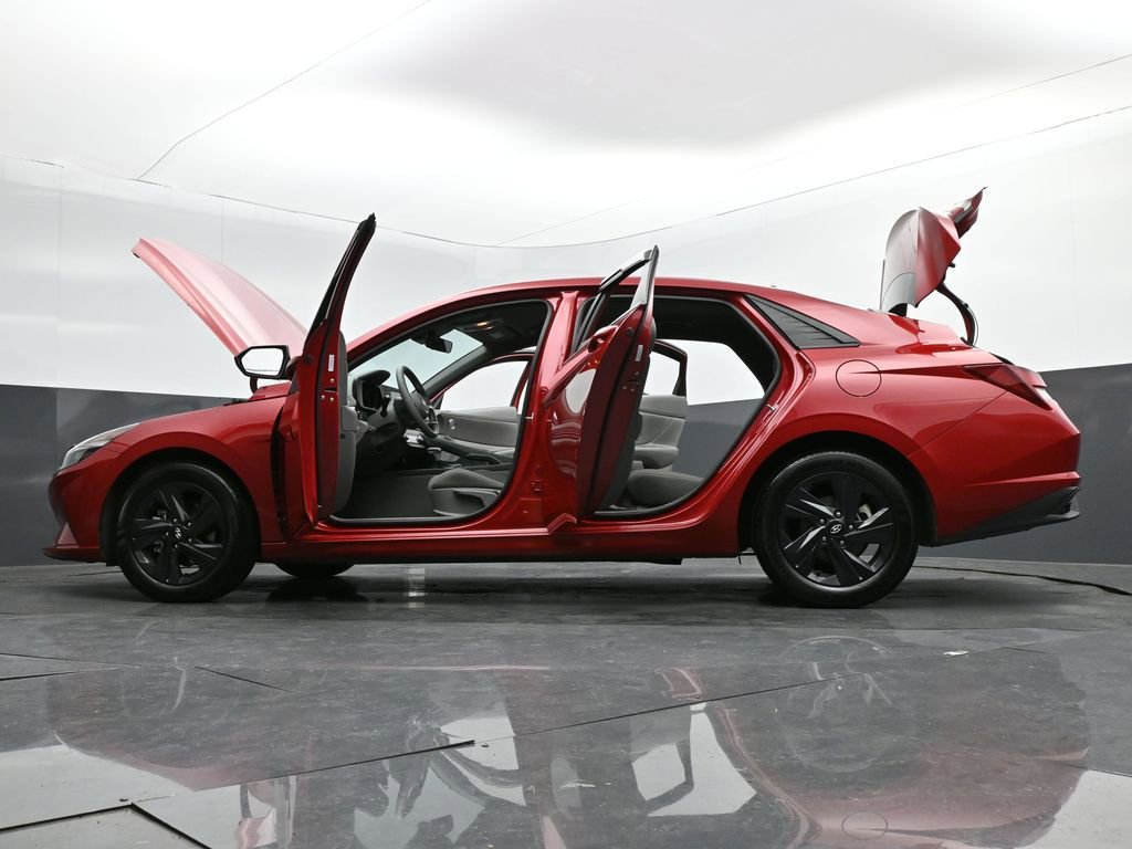 Used 2023 Hyundai Elantra SEL w/ Cargo Package image 30